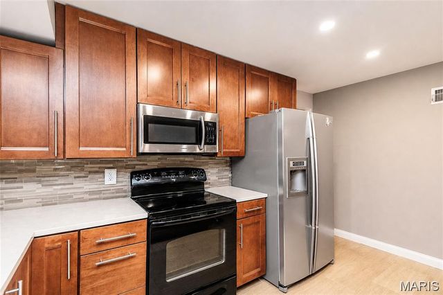 9904 Markhall Lane, St Louis, MO 63123