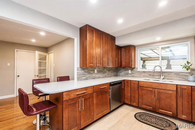 9904 Markhall Lane, St Louis, MO 63123
