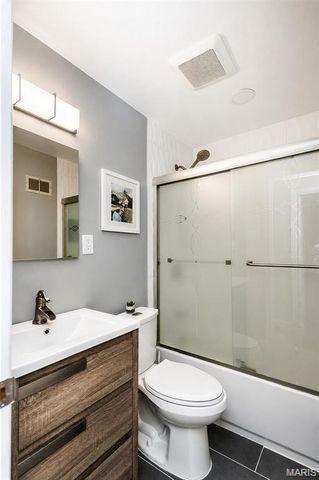 9904 Markhall Lane, St Louis, MO 63123