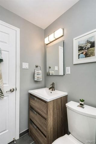 9904 Markhall Lane, St Louis, MO 63123