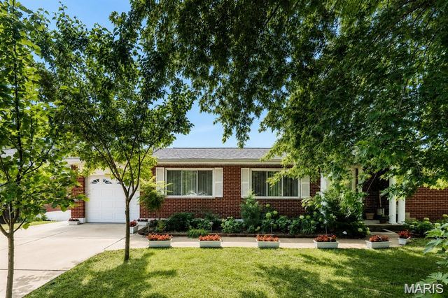 9904 Markhall Lane, St Louis, MO 63123