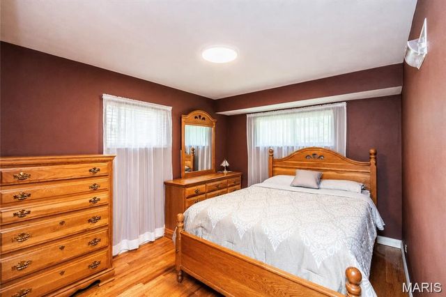 9904 Markhall Lane, St Louis, MO 63123
