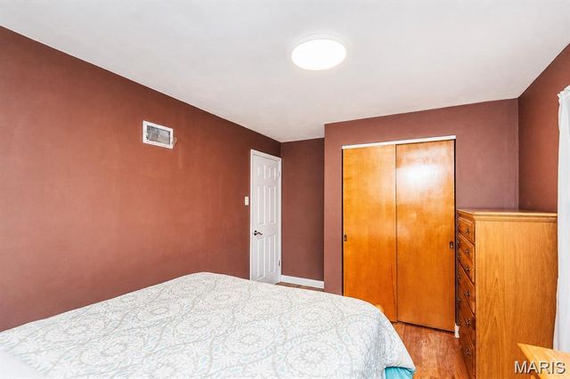 9904 Markhall Lane, St Louis, MO 63123