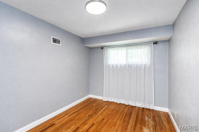 9904 Markhall Lane, St Louis, MO 63123