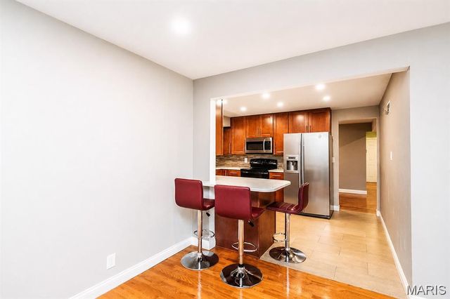 9904 Markhall Lane, St Louis, MO 63123