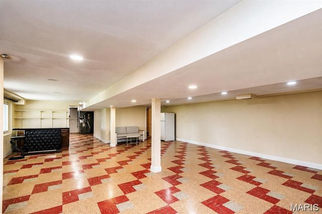9904 Markhall Lane, St Louis, MO 63123