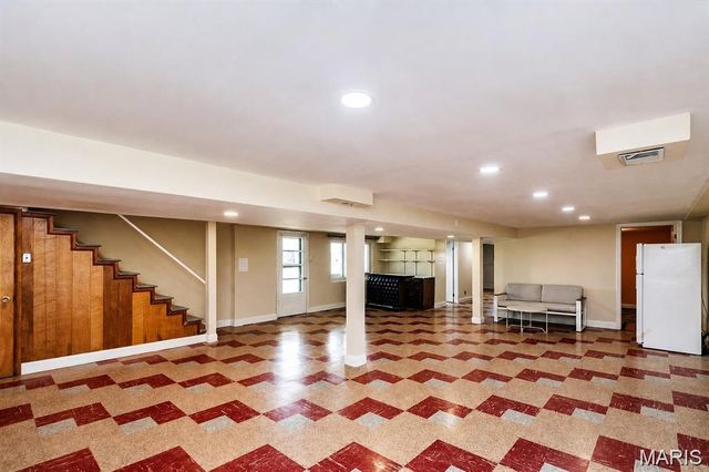 9904 Markhall Lane, St Louis, MO 63123