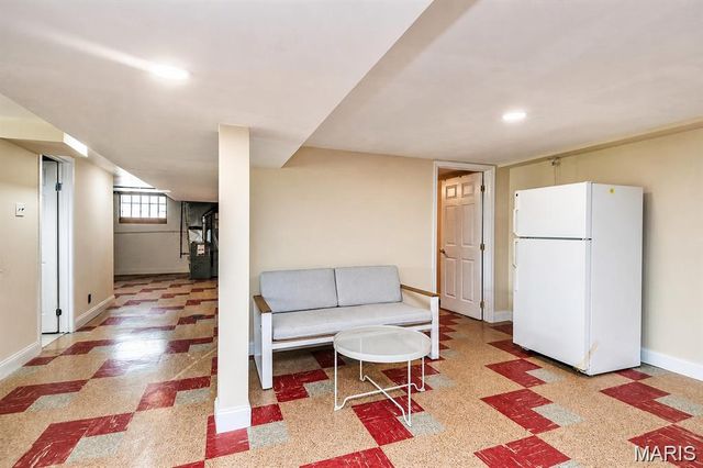 9904 Markhall Lane, St Louis, MO 63123