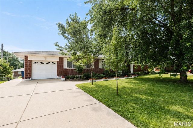 9904 Markhall Lane, St Louis, MO 63123