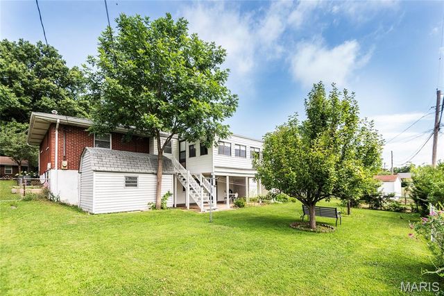 9904 Markhall Lane, St Louis, MO 63123
