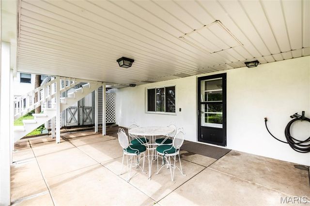 9904 Markhall Lane, St Louis, MO 63123