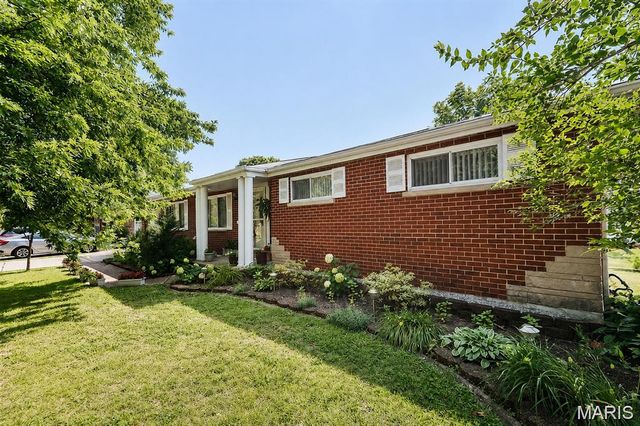 9904 Markhall Lane, St Louis, MO 63123