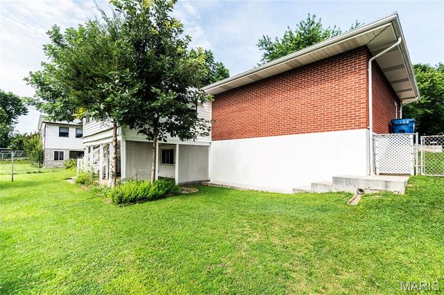 9904 Markhall Lane, St Louis, MO 63123