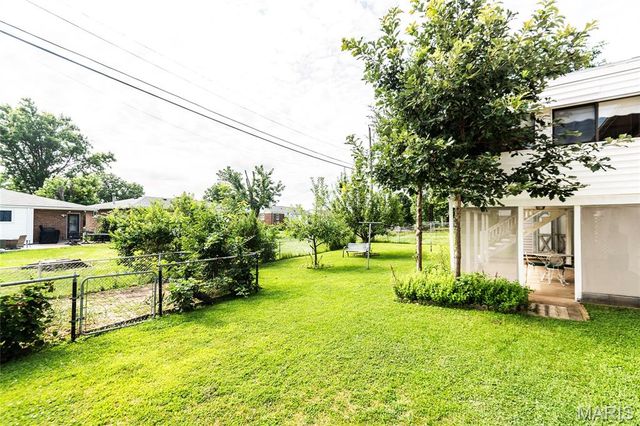 9904 Markhall Lane, St Louis, MO 63123