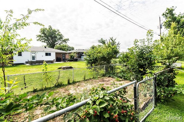 9904 Markhall Lane, St Louis, MO 63123