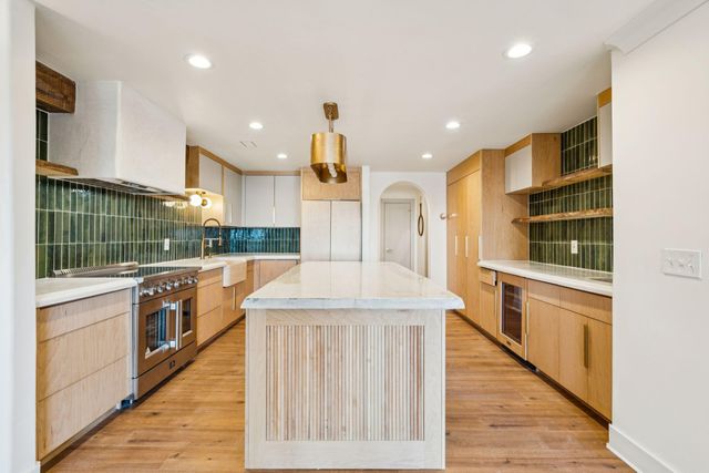 150 Wappoo Creek Drive 9, Charleston, SC 29412