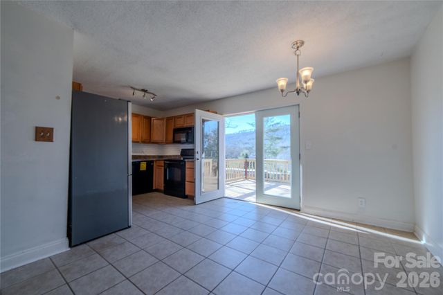 327 Heather Court, Asheville, NC 28804