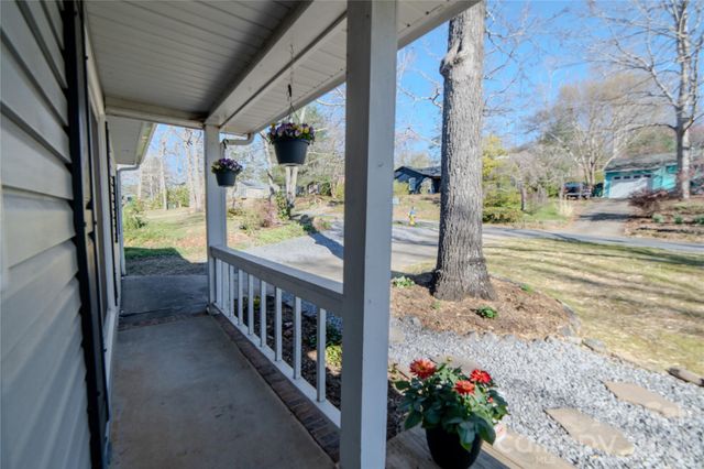 327 Heather Court, Asheville, NC 28804