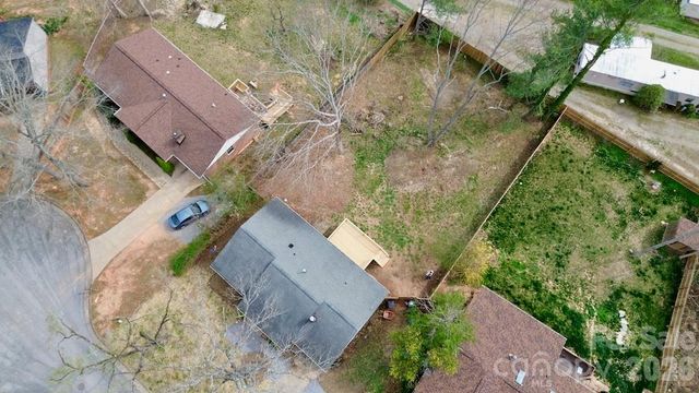 327 Heather Court, Asheville, NC 28804