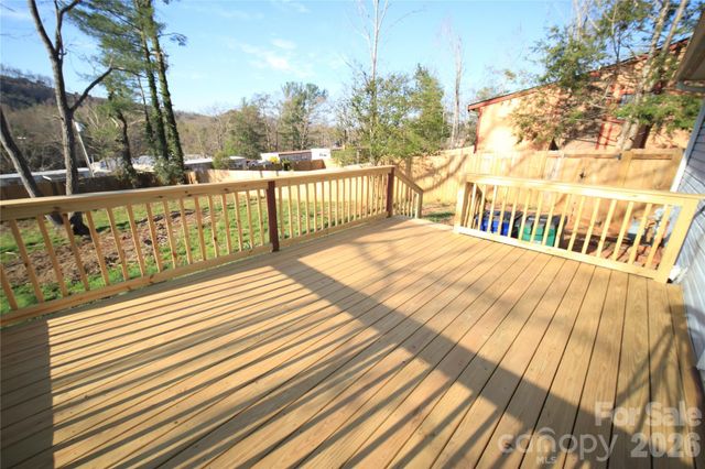 327 Heather Court, Asheville, NC 28804