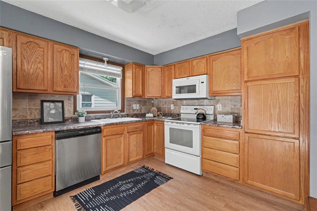 3116 E 41st Court, Des Moines, IA 50317