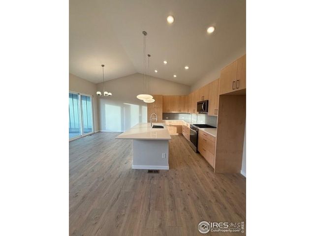 727 Kubat Ln 2-B, Longmont, CO 80503