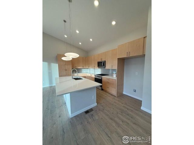 727 Kubat Ln 2-B, Longmont, CO 80503