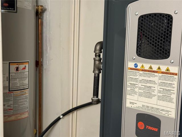 950 E Rue De La Banque L6, Creve Coeur, MO 63141