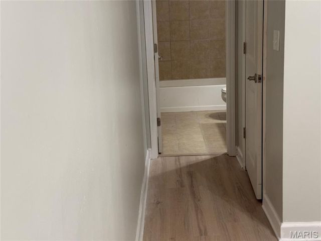 950 E Rue De La Banque L6, Creve Coeur, MO 63141