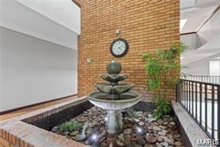 950 E Rue De La Banque L6, Creve Coeur, MO 63141