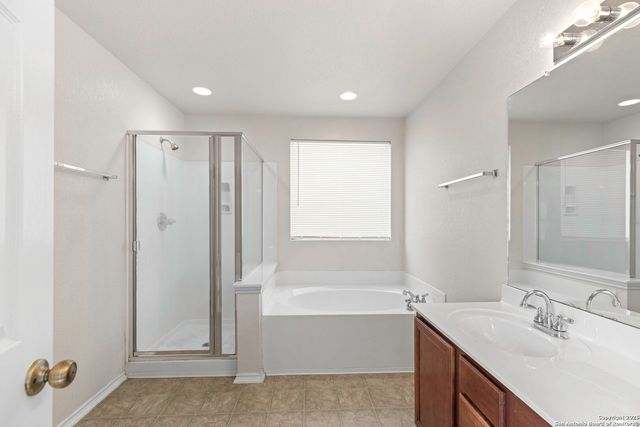 10132 Villa Del Lago, San Antonio, TX 78245