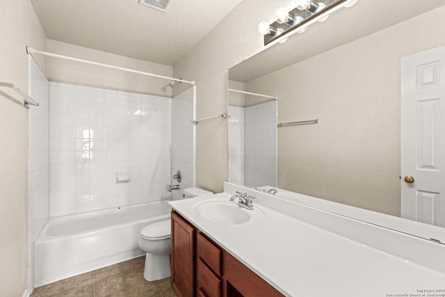 10132 Villa Del Lago, San Antonio, TX 78245