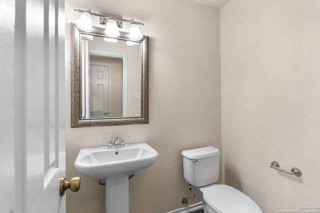 10132 Villa Del Lago, San Antonio, TX 78245