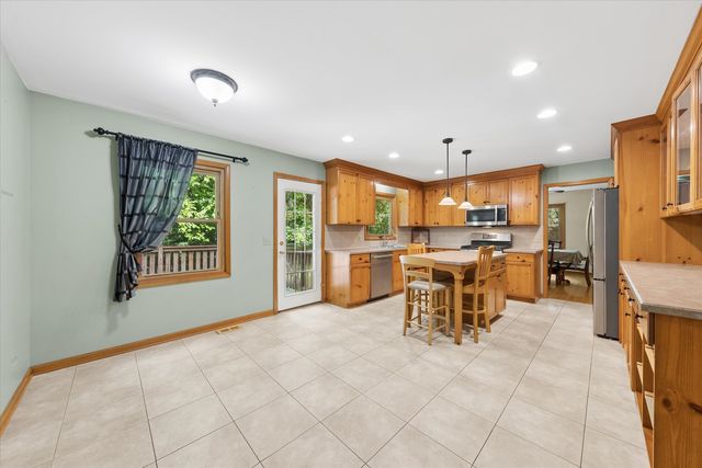 6N115 Riverside Drive, St. Charles, IL 60174