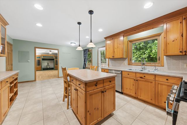 6N115 Riverside Drive, St. Charles, IL 60174