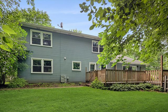 6N115 Riverside Drive, St. Charles, IL 60174