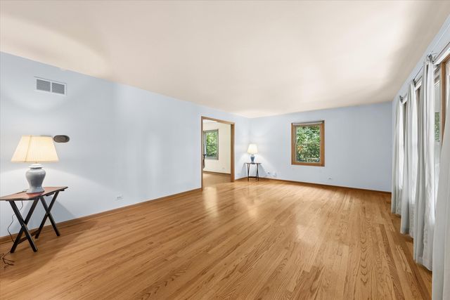 6N115 Riverside Drive, St. Charles, IL 60174