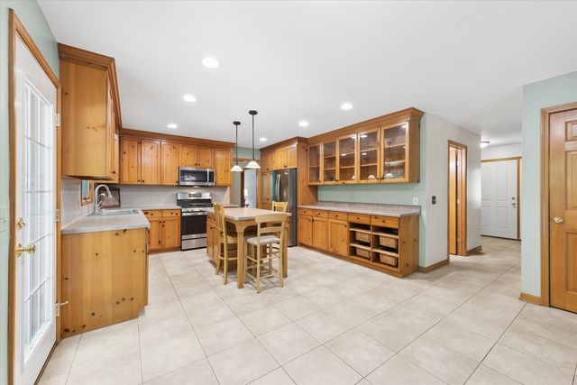 6N115 Riverside Drive, St. Charles, IL 60174