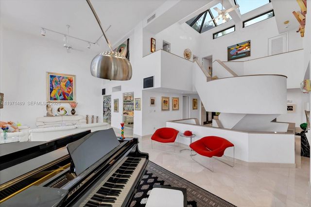 279 N Hibiscus Dr, Miami Beach, FL 33139