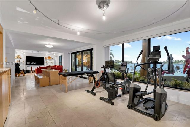 279 N Hibiscus Dr, Miami Beach, FL 33139