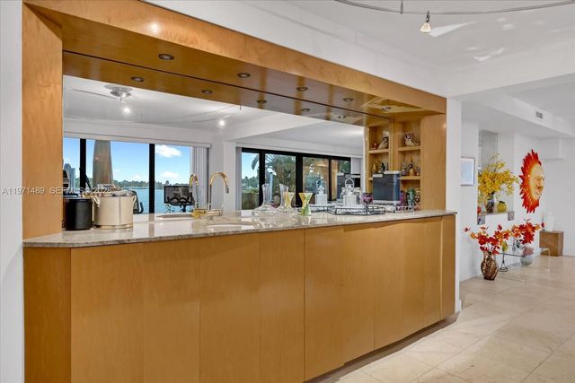 279 N Hibiscus Dr, Miami Beach, FL 33139