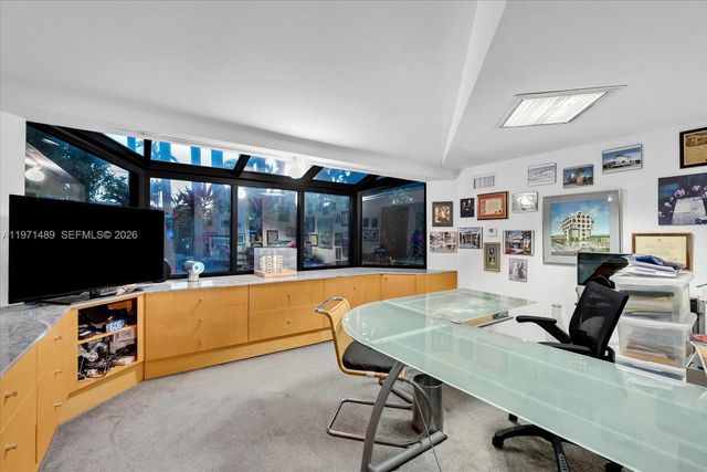 279 N Hibiscus Dr, Miami Beach, FL 33139