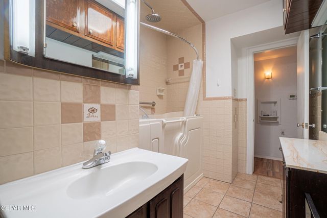 4930 MCGREGOR Drive, El Paso, TX 79904