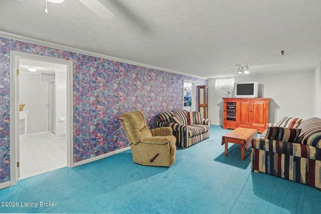 11810 Poplarwood Dr, Louisville, KY 40272