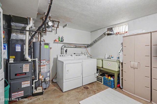 11810 Poplarwood Dr, Louisville, KY 40272