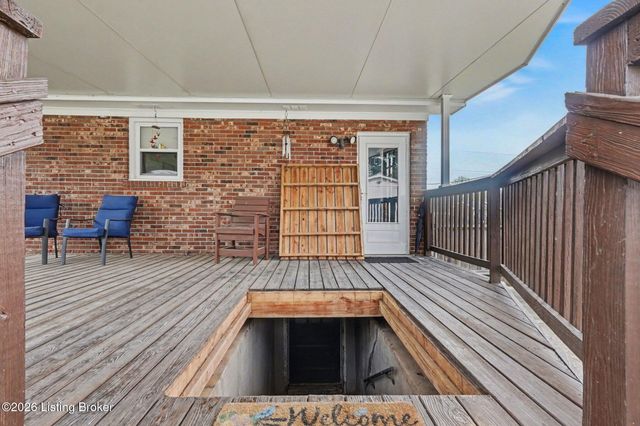 11810 Poplarwood Dr, Louisville, KY 40272