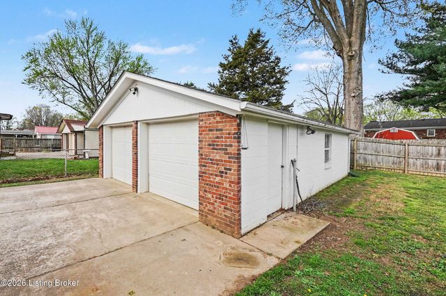 11810 Poplarwood Dr, Louisville, KY 40272