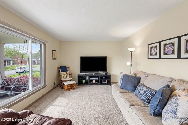 11810 Poplarwood Dr, Louisville, KY 40272