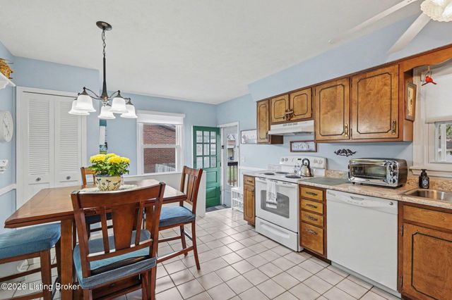 11810 Poplarwood Dr, Louisville, KY 40272