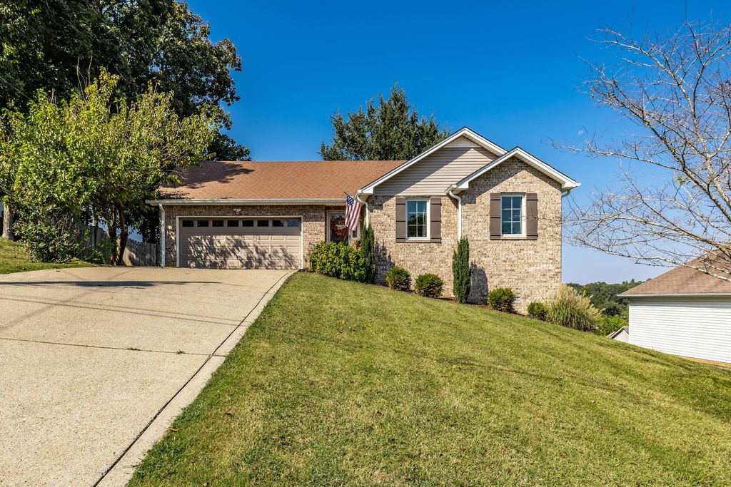 227 High Chaperal Dr, Goodlettsville, TN 37072